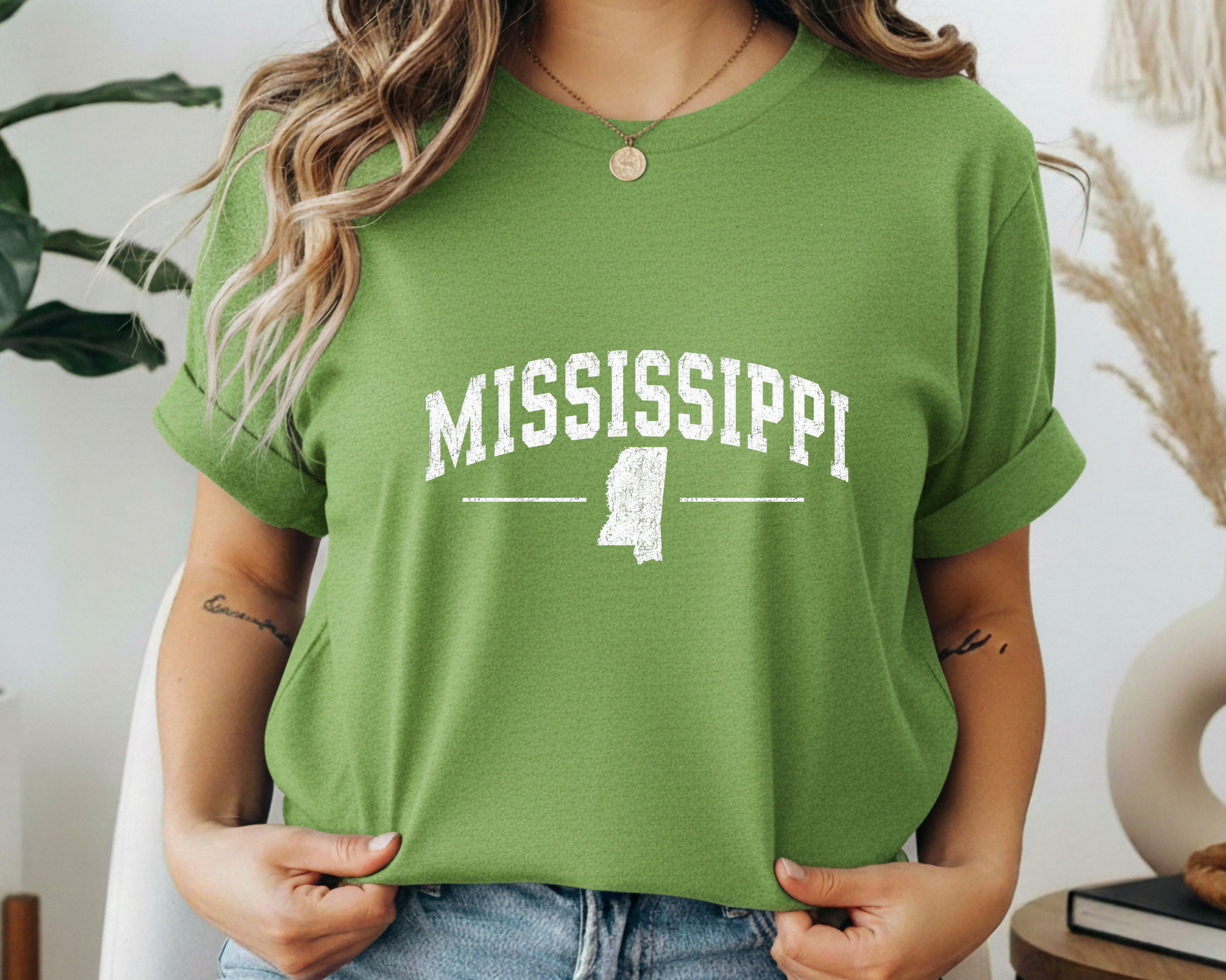 Mississippi State Outline Graphic Tee | Gildan Mississippi Souvenir Shirt