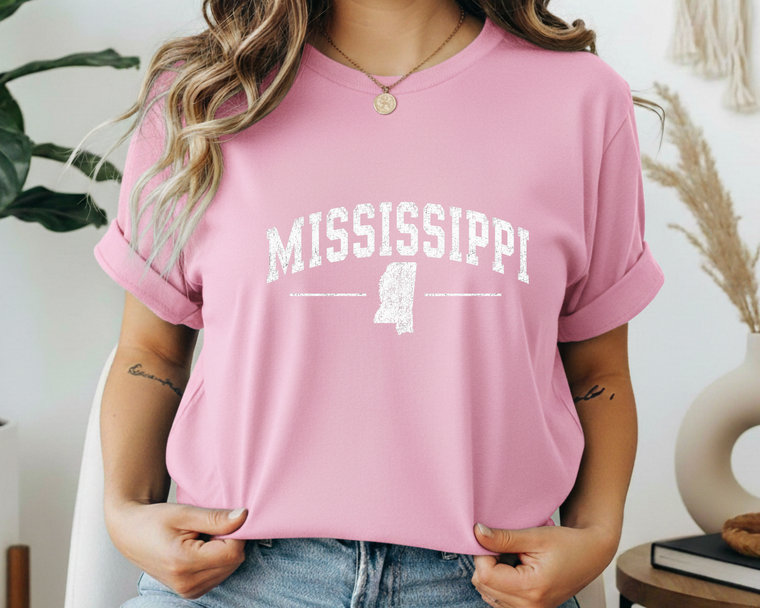 Mississippi State Outline Graphic Tee | Gildan Mississippi Souvenir Shirt
