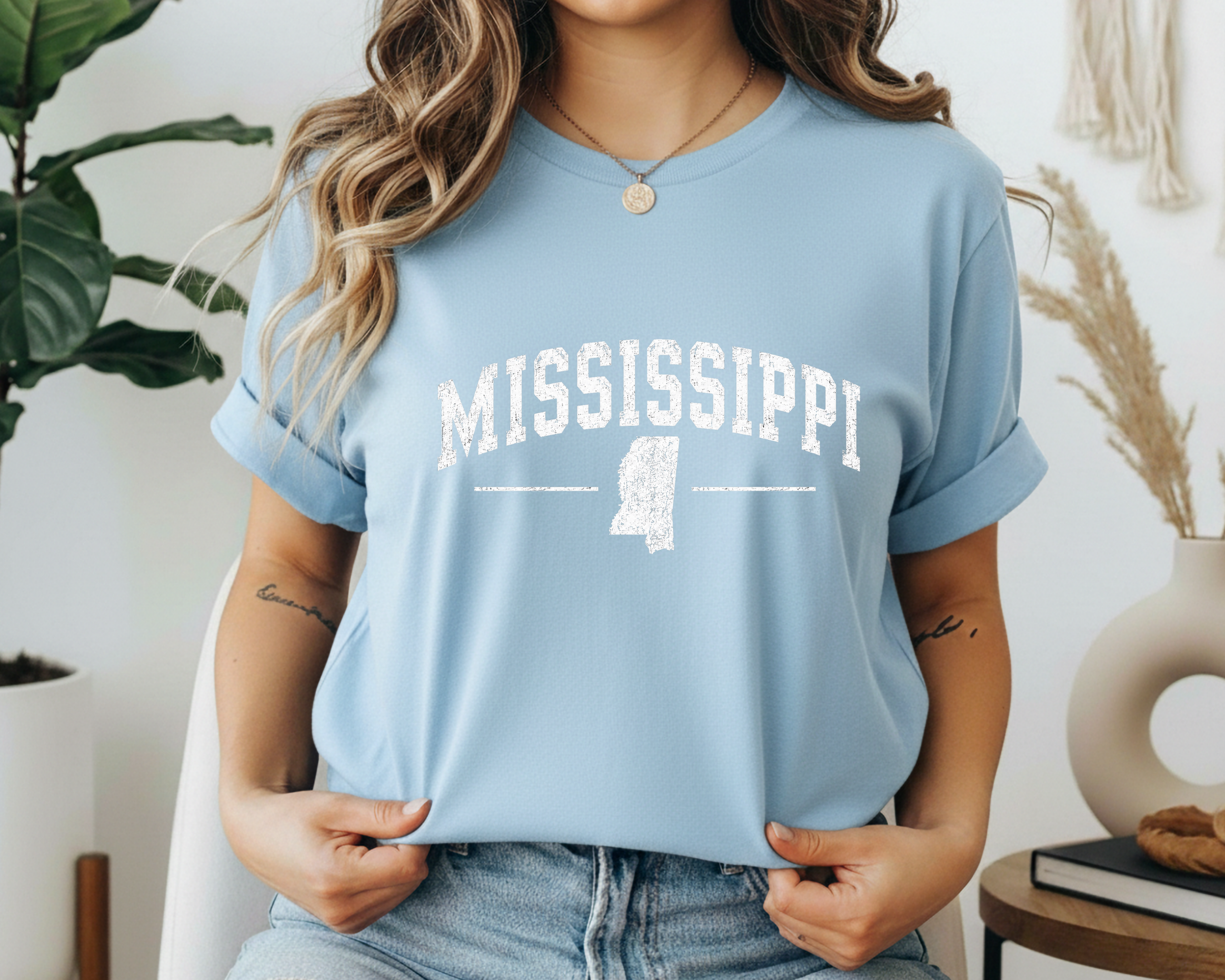 Mississippi State Outline Graphic Tee | Gildan Mississippi Souvenir Shirt
