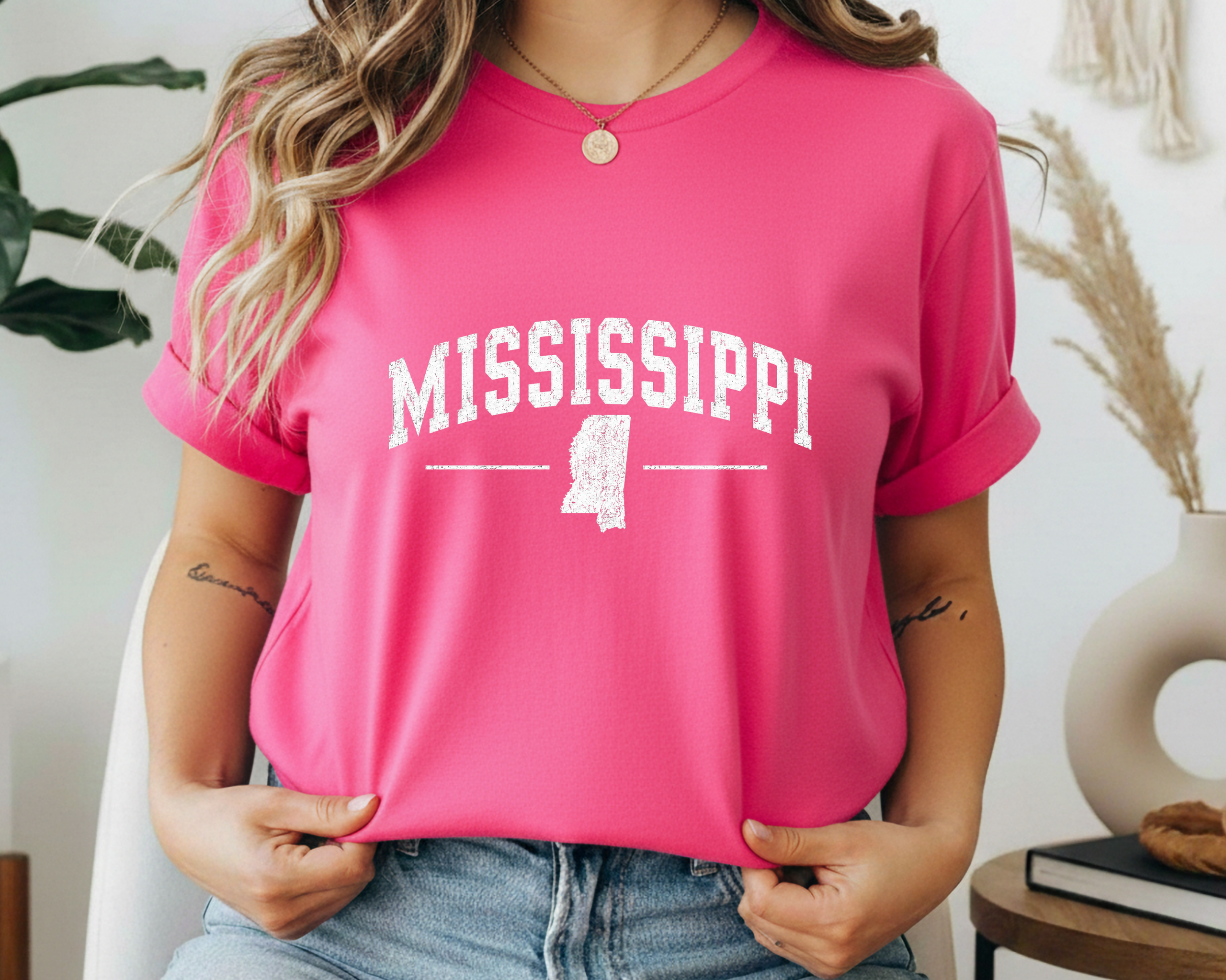 Mississippi State Outline Graphic Tee | Gildan Mississippi Souvenir Shirt